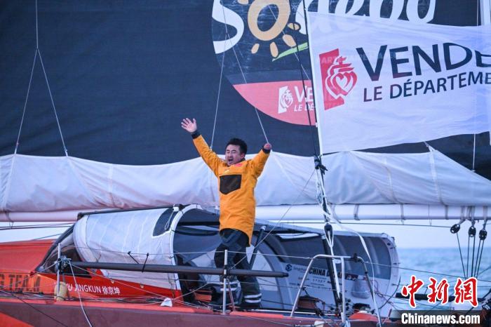 攀上航海珠峰的独臂船长徐京坤：把航海梦想撒