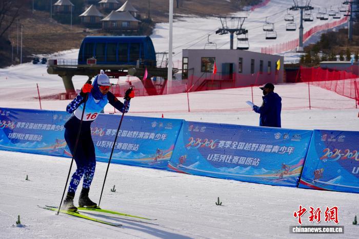 全国越野滑雪青少年赛在固原开赛 内蒙古选手首