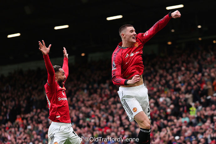 曼联新援谢什科头球破门，库尼亚助攻助球队逆