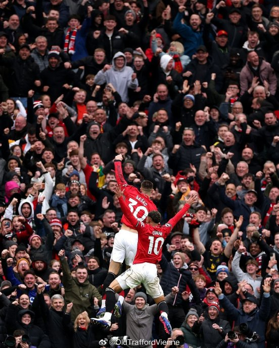 曼联新援谢什科头球破门，库尼亚助攻助球队逆