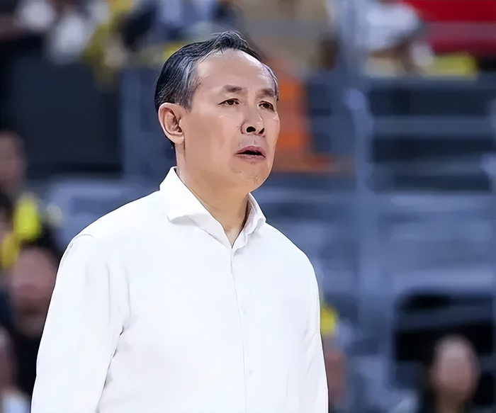 北京男篮迎战浙江男篮 赵睿状态火热周琦罚球攻