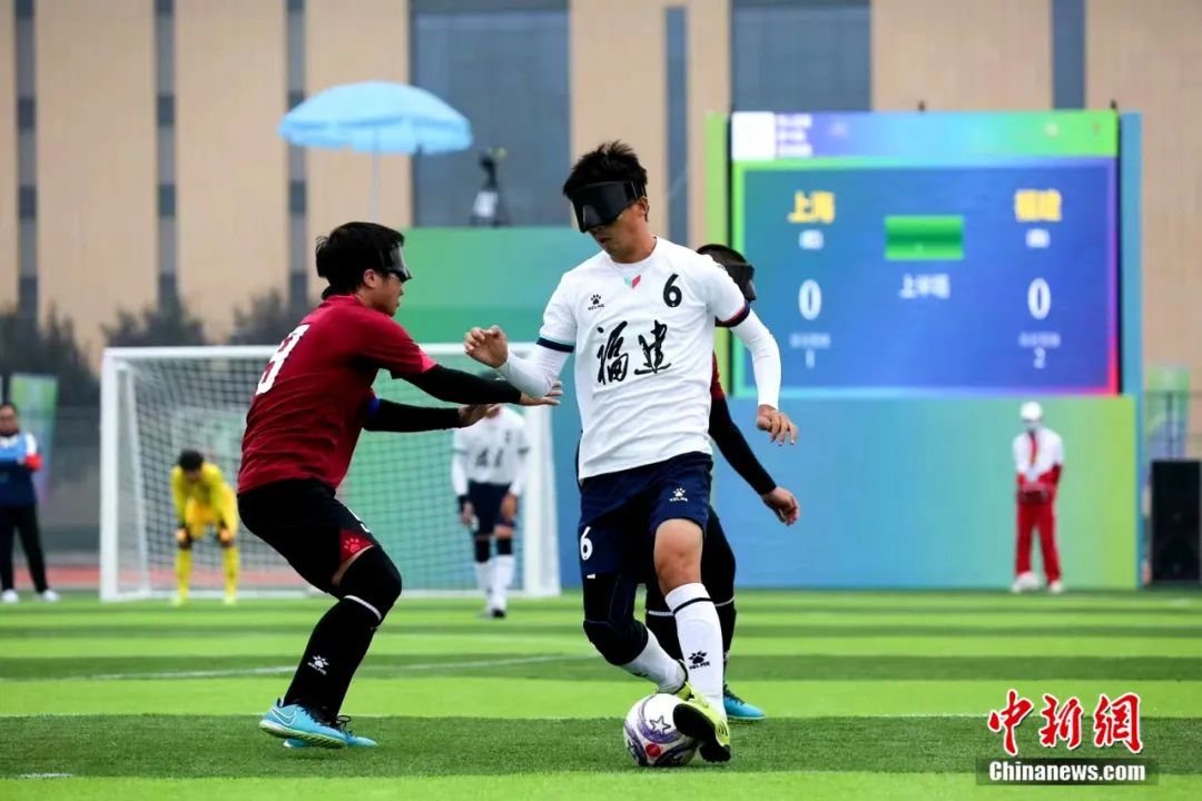 被关心盲人足球的人们称为“盲人世界里的梅西