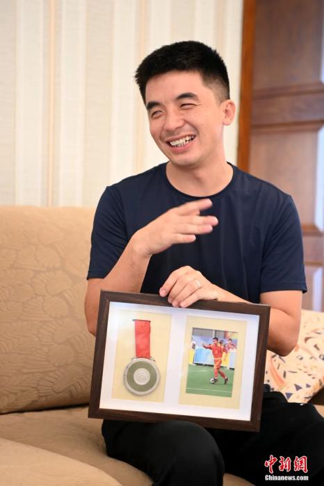 被关心盲人足球的人们称为“盲人世界里的梅西