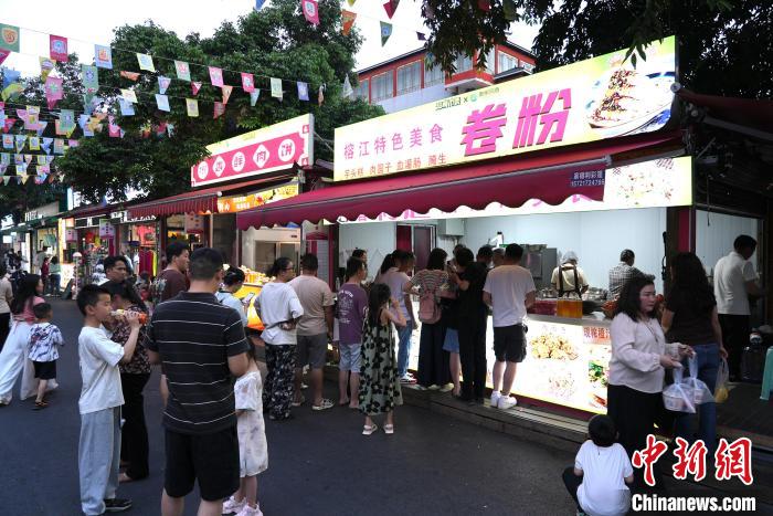 贵州榕江村超两周年：草根足球点燃乡村振兴，