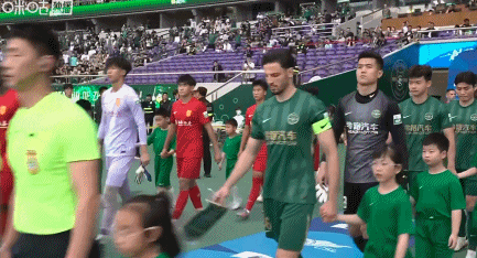 浙江0-1重庆铜梁龙 米特里策两次揪头发遭红牌罚