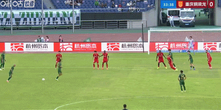 浙江0-1重庆铜梁龙 米特里策两次揪头发遭红牌罚