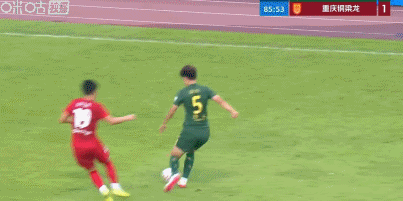 浙江0-1重庆铜梁龙 米特里策两次揪头发遭红牌罚